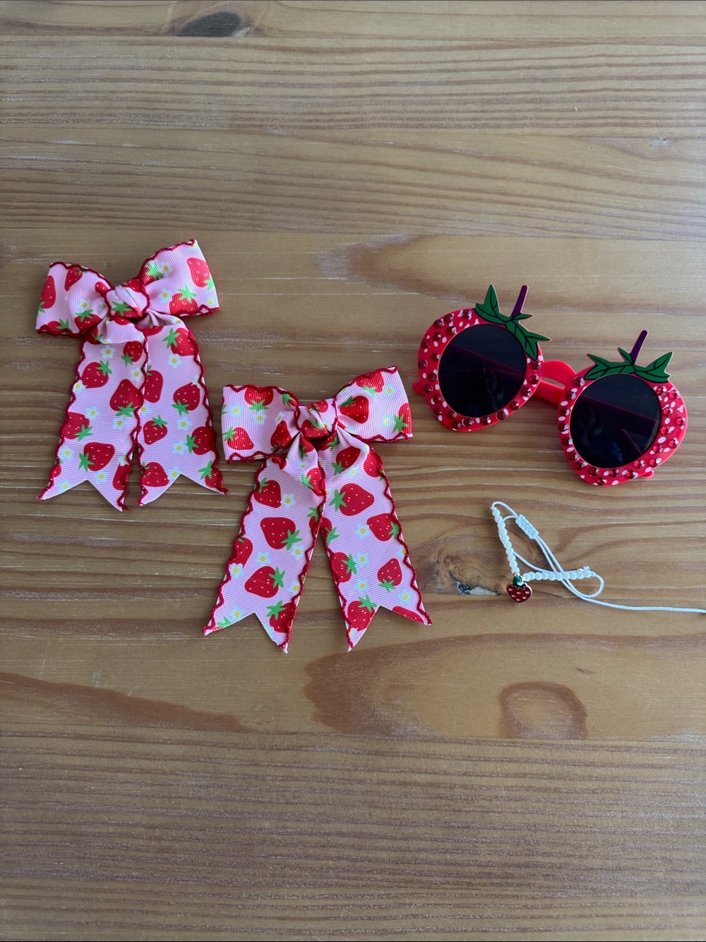 Kids Strawberry Bow Hair Clips & Novelty Sunglasses Set - Pink/Red and bracelet